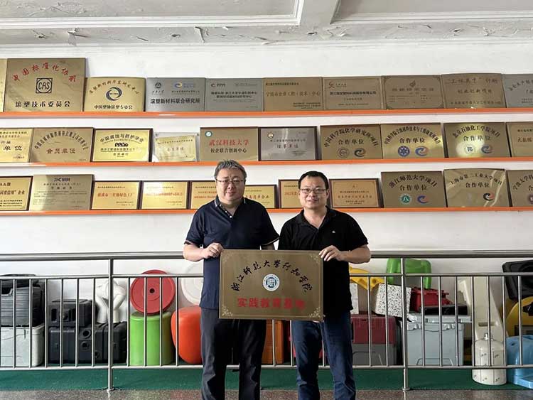 Ruitang Technology se spojila s Zhejiang Normal University Xingzhi College, aby společně vybudovala praktickou vzdělávací základnu a otevřela novou kapitolu v integraci průmyslu a vzdělávání